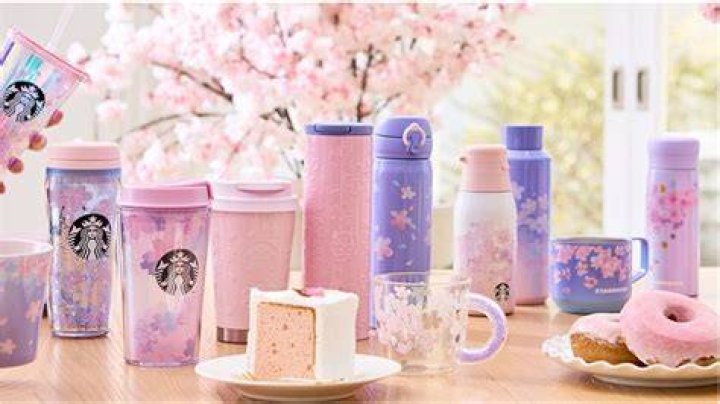 “Better Carat representation than Pledis”: SEVENTEEN Starbucks cup craze takes over internet