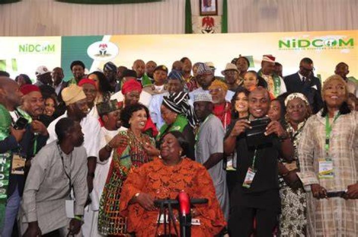 
Nigerians in diaspora storm Queen Elizabeth’s funeral service in Asoebi 